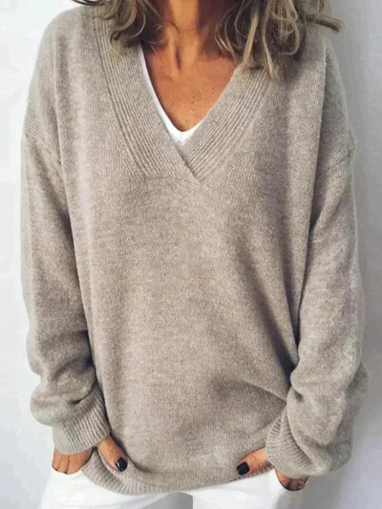 MIA V-NECK KNIT