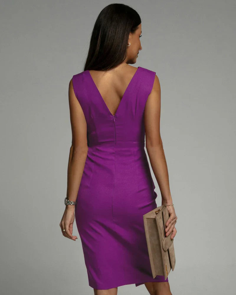 Fresia Fitted Dress with V-Neckline and Slit